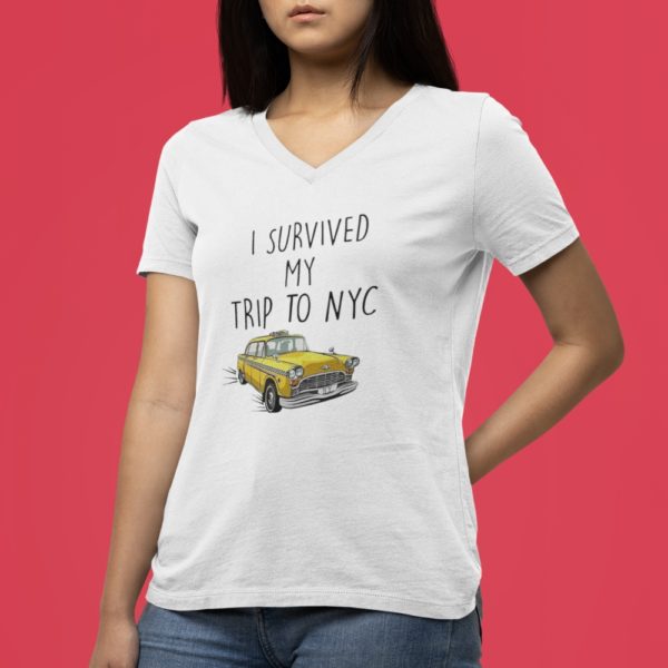 I survived my trip to NYC feliratos női V-nyakú póló
