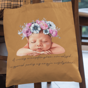 A virág a napfényben növekszik vászontáska