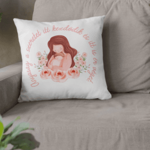 Anyaság: a szeretet itt kezdődik párna