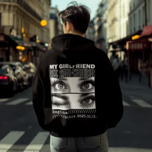 Egyedi fényképes pulóver My Girlfriend felirattal, fekete ajándék pulóver saját fotóval, névvel és dátummal.