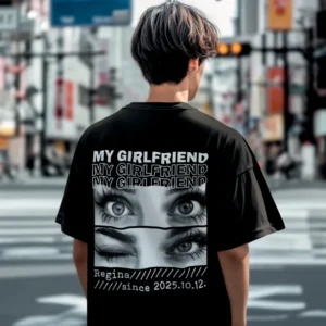 Egyedi fényképes férfi póló My Girlfriend felirattal, fekete ajándék póló saját fotóval, névvel és dátummal.